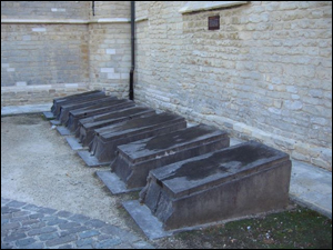 seven Congolese graves at Tervuren